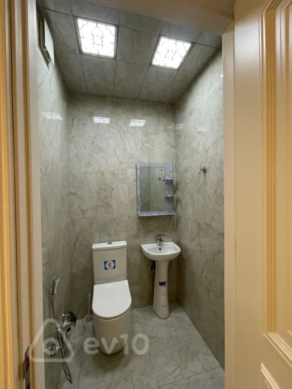 Kirayə verilir 4 otaqlı yeni tikili 130 m²