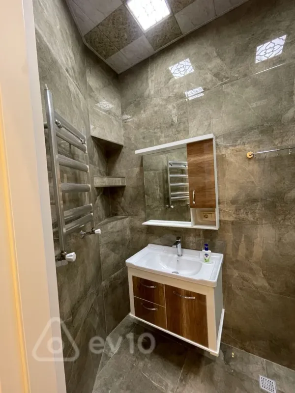 Kirayə verilir 4 otaqlı yeni tikili 130 m²