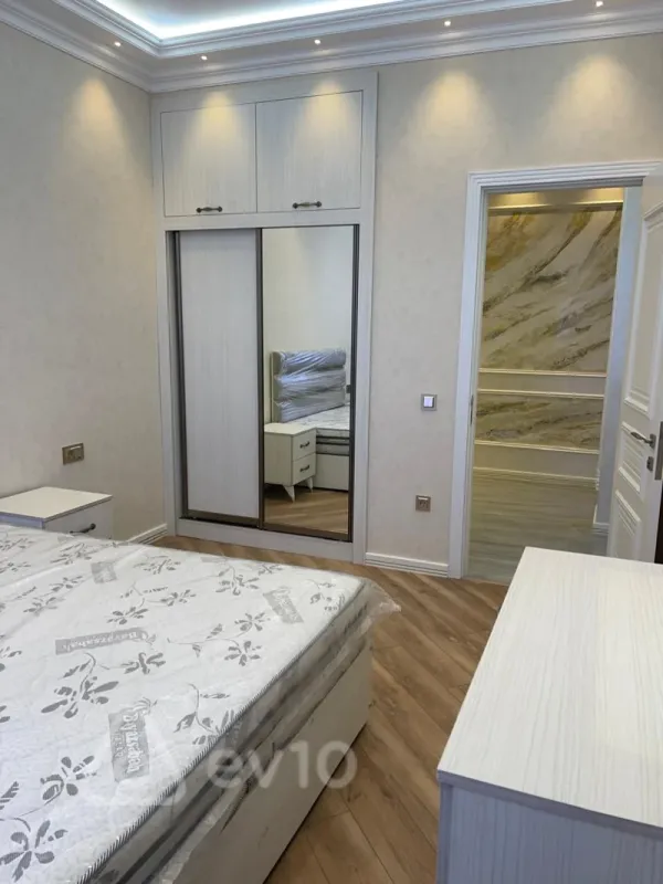 Kirayə verilir 4 otaqlı yeni tikili 130 m²