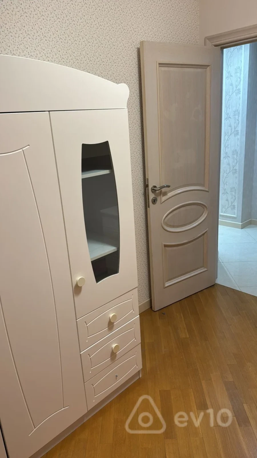 Kirayə verilir 3 otaqlı yeni tikili 95 m²