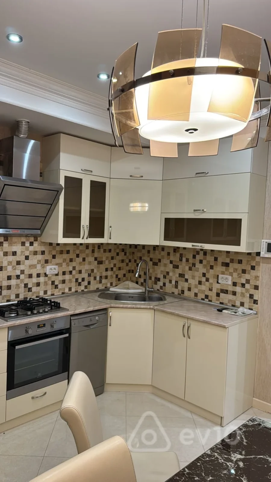 Kirayə verilir 3 otaqlı yeni tikili 95 m²