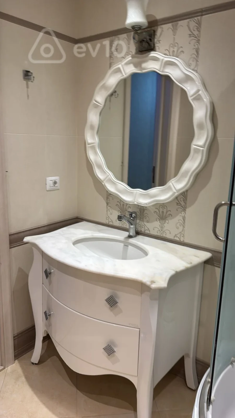 Kirayə verilir 3 otaqlı yeni tikili 95 m²