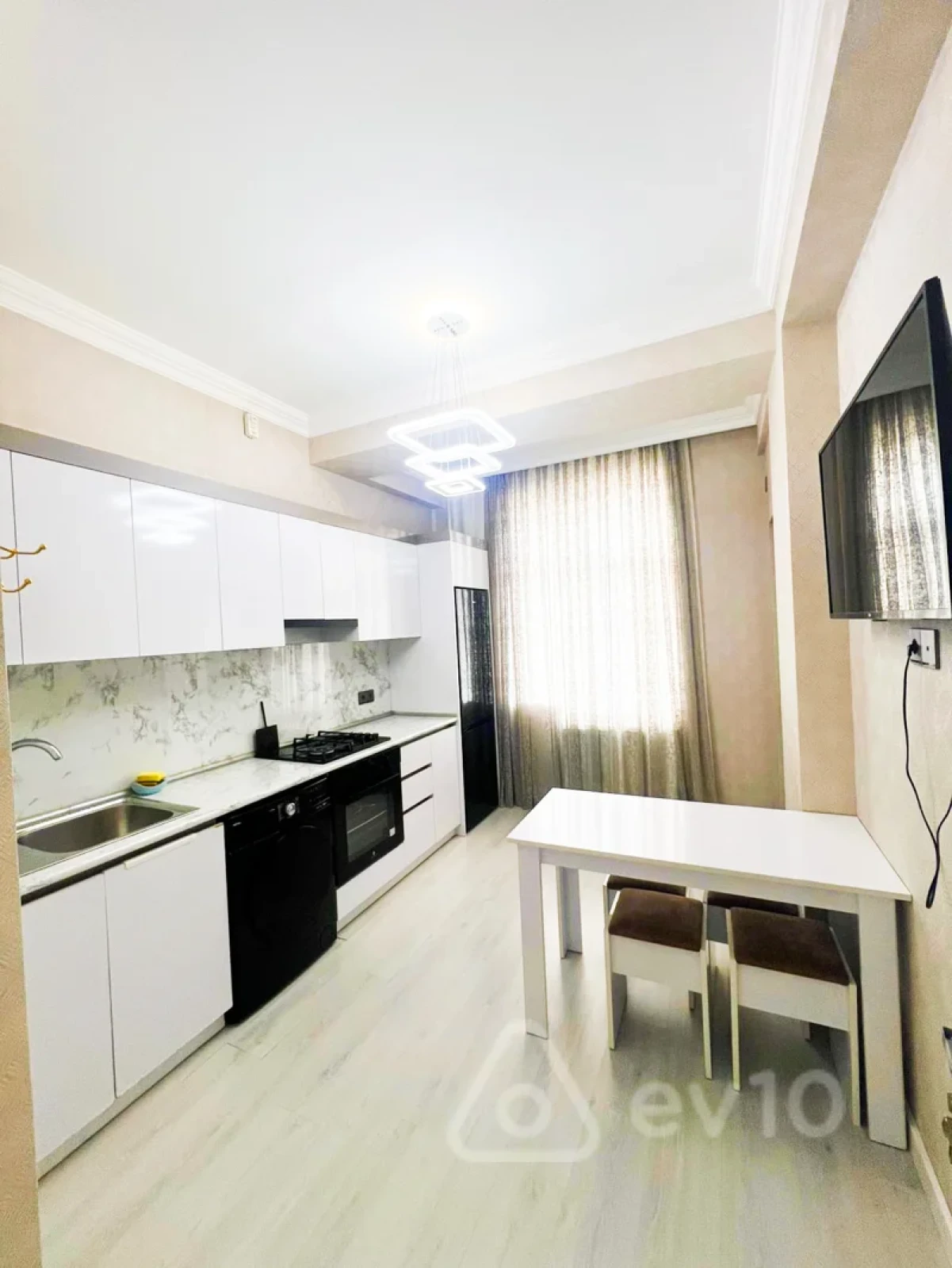 Kirayə verilir 2 otaqlı yeni tikili 75 m²