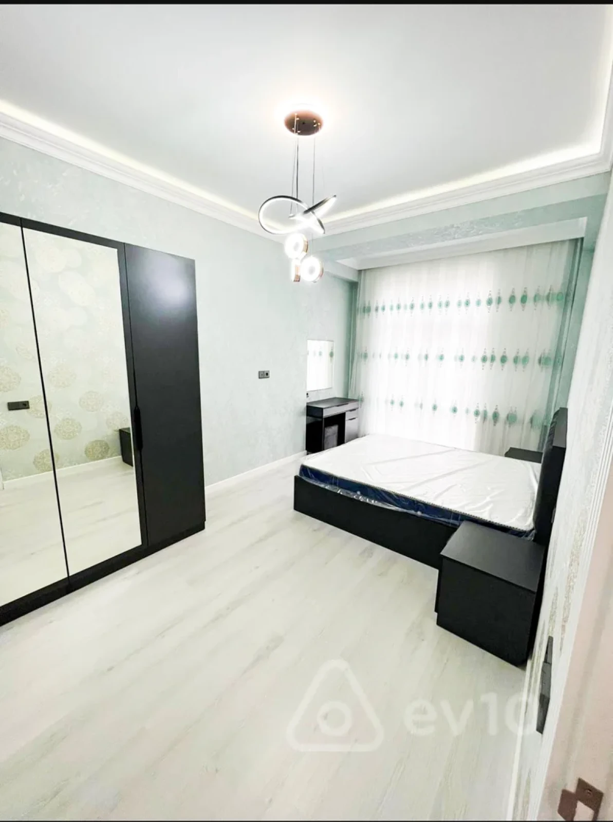 Kirayə verilir 2 otaqlı yeni tikili 75 m²