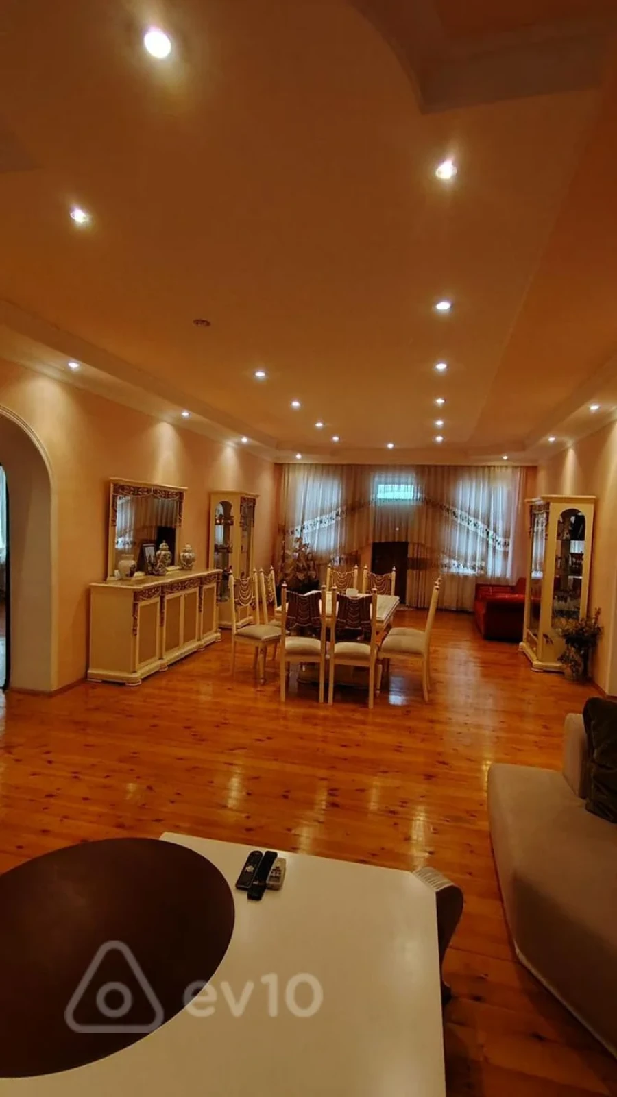 Satılır 5 otaqlı həyət evi 180 m²