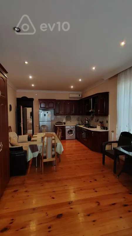 Satılır 5 otaqlı həyət evi 180 m²