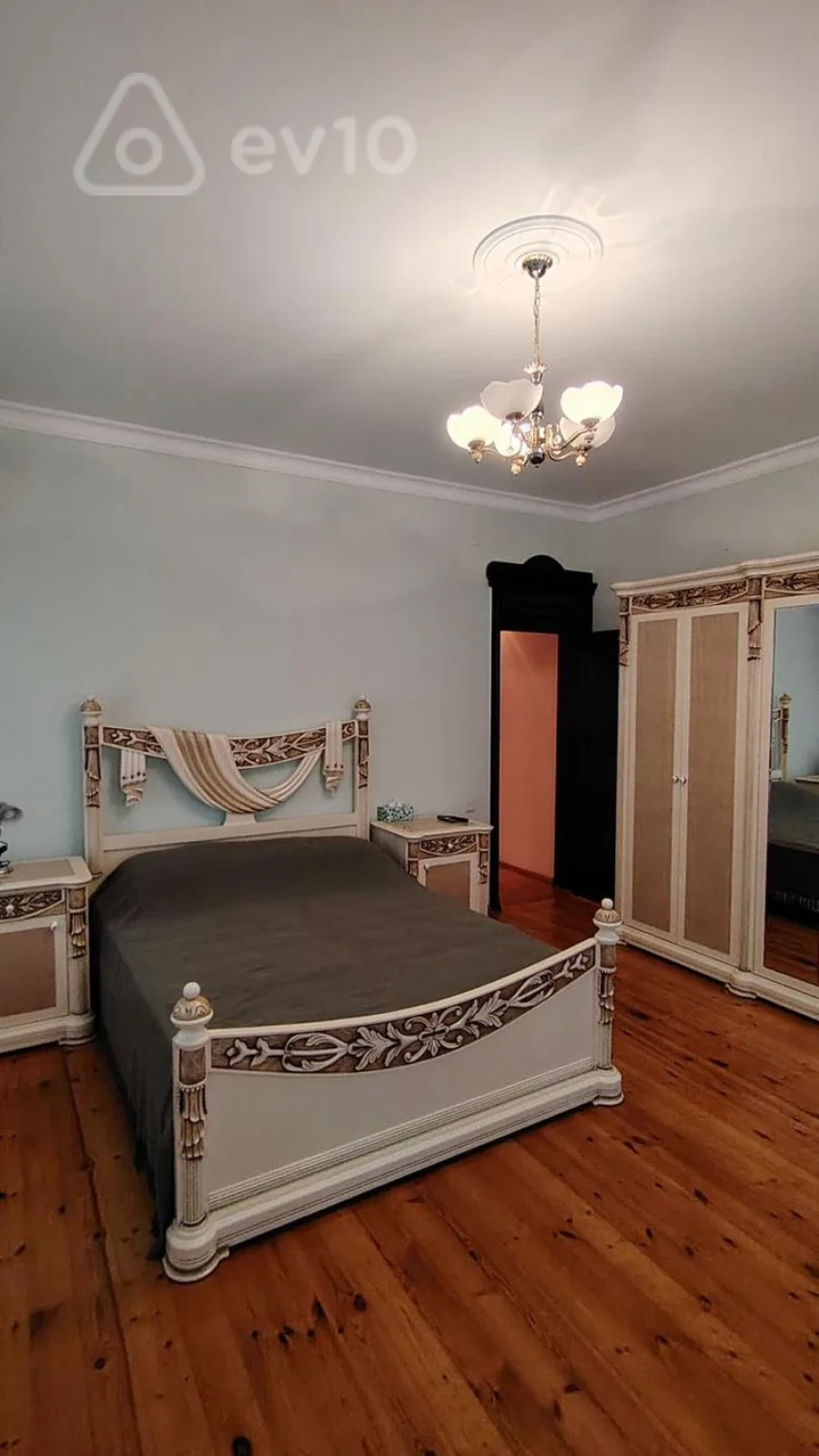 Satılır 5 otaqlı həyət evi 180 m²