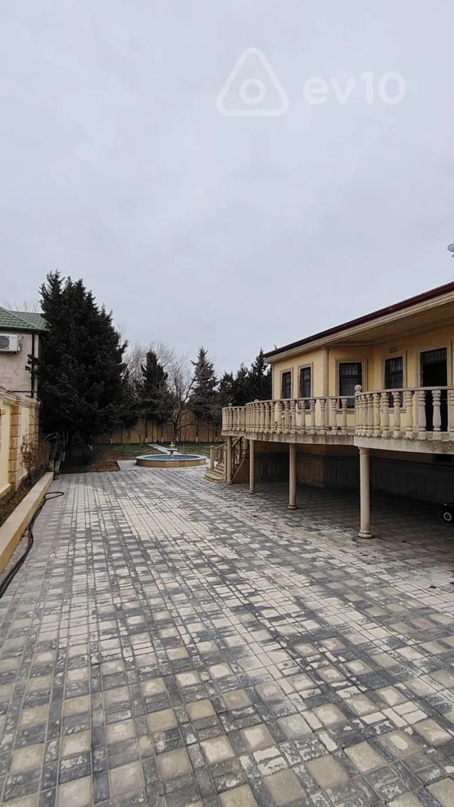 Satılır 5 otaqlı həyət evi 180 m²