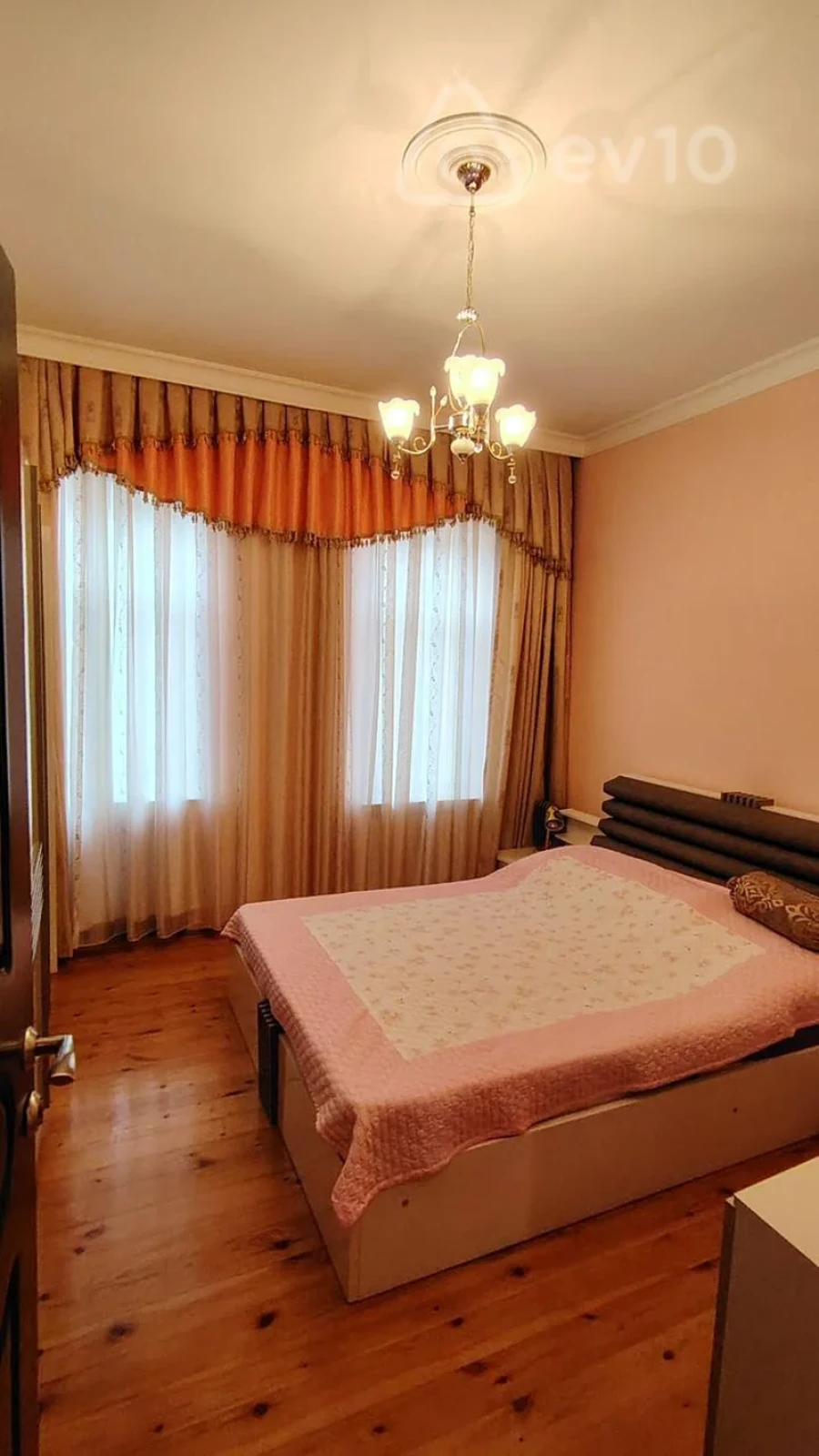 Satılır 5 otaqlı həyət evi 180 m²
