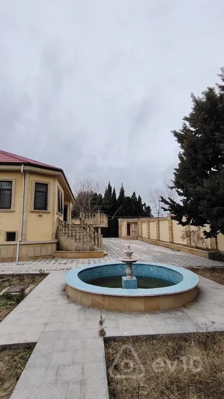 Satılır 5 otaqlı həyət evi 180 m²