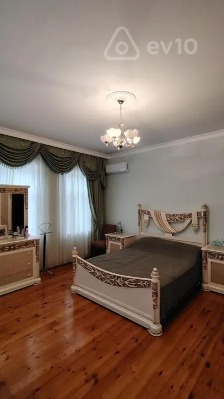 Satılır 5 otaqlı həyət evi 180 m²