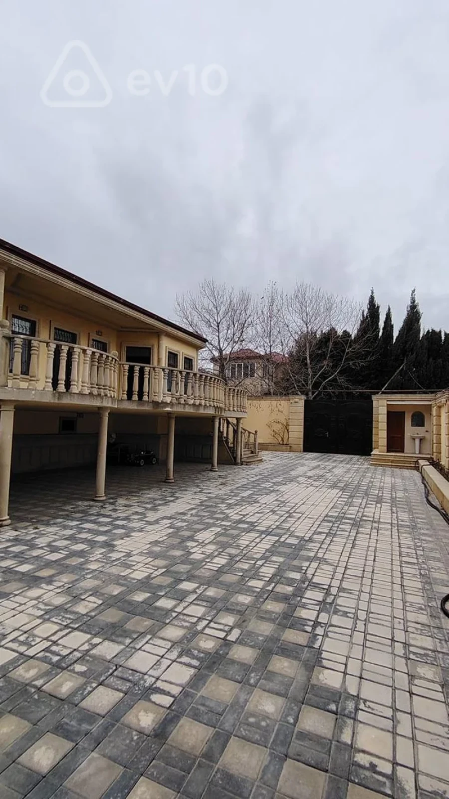 Satılır 5 otaqlı həyət evi 180 m²