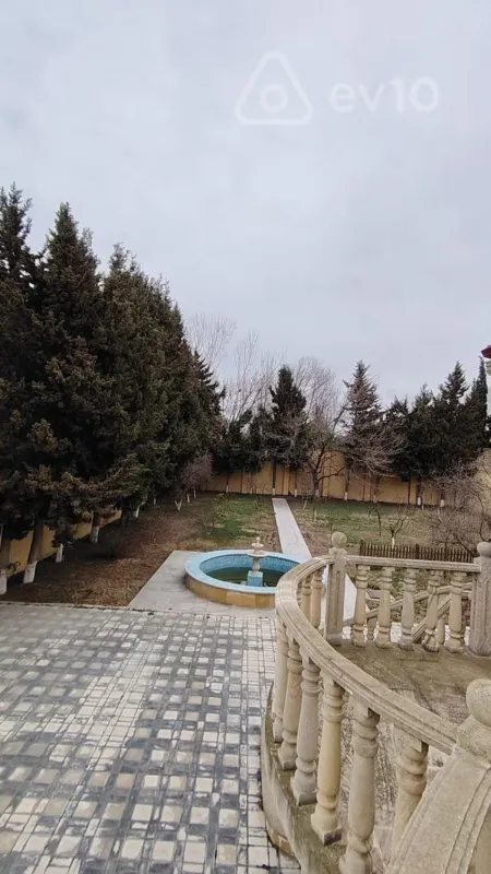 Satılır 5 otaqlı həyət evi 180 m²