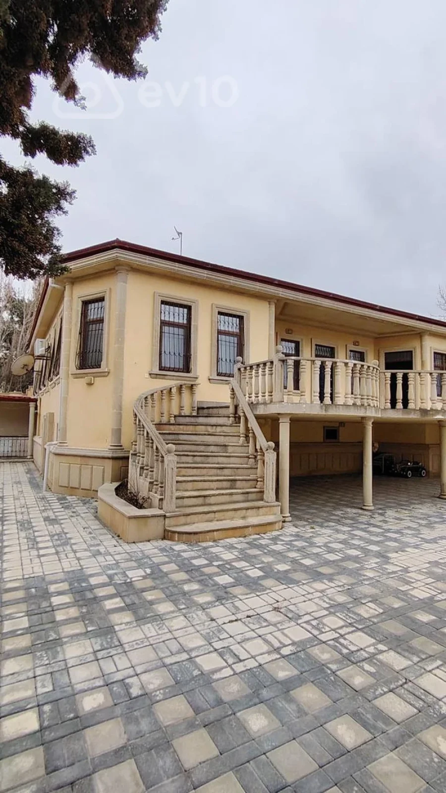 Satılır 5 otaqlı həyət evi 180 m²
