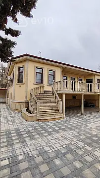 Satılır 5 otaqlı həyət evi 180 m²