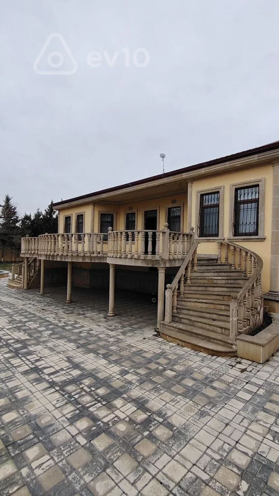 Satılır 5 otaqlı həyət evi 180 m²