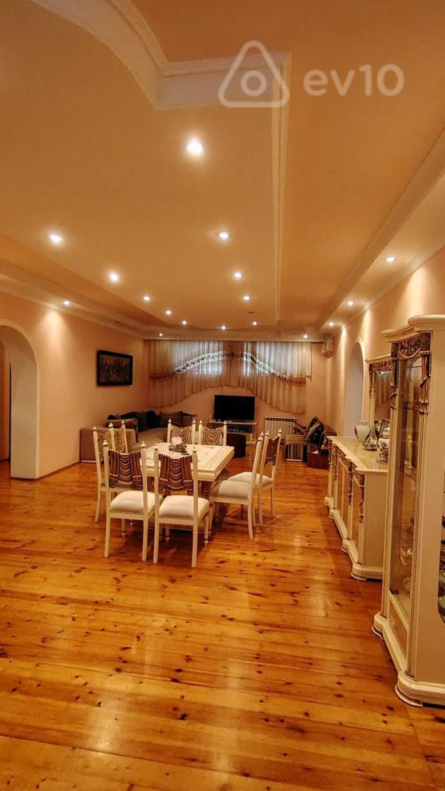 Satılır 5 otaqlı həyət evi 180 m²