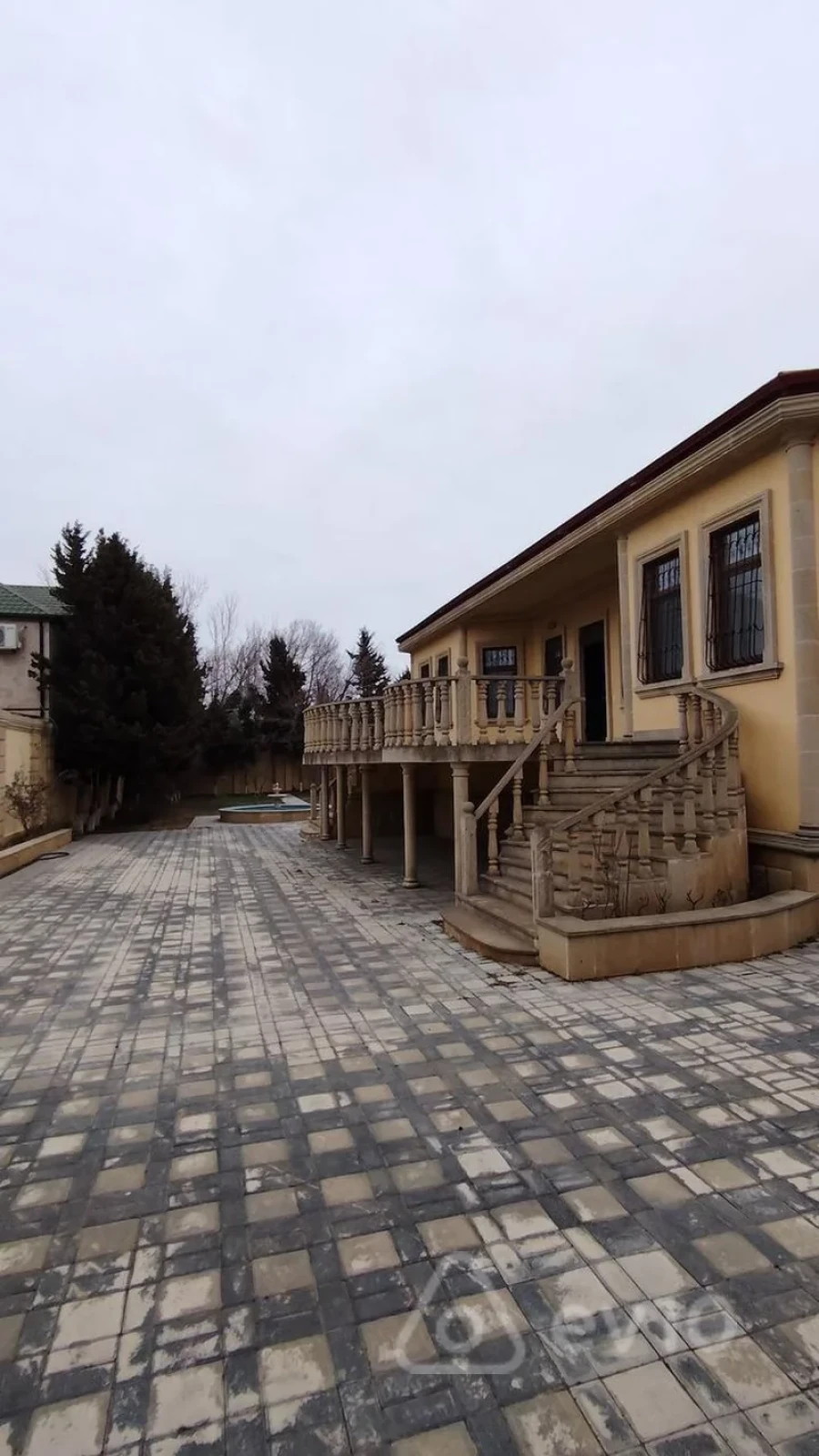 Satılır 5 otaqlı həyət evi 180 m²