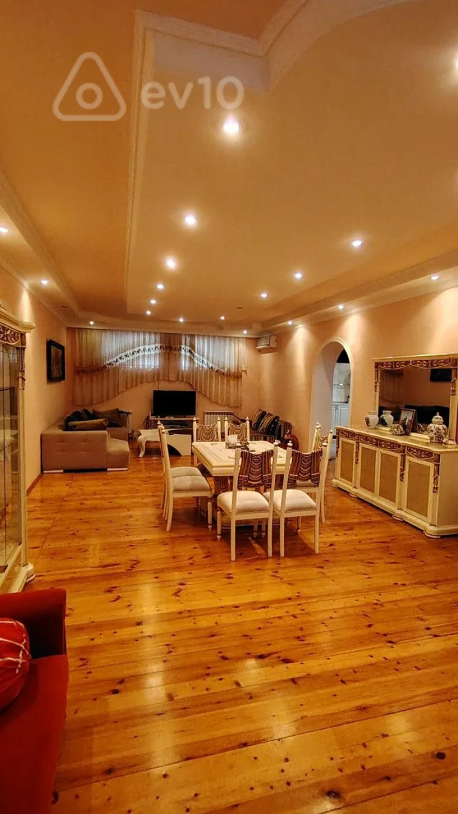 Satılır 5 otaqlı həyət evi 180 m²