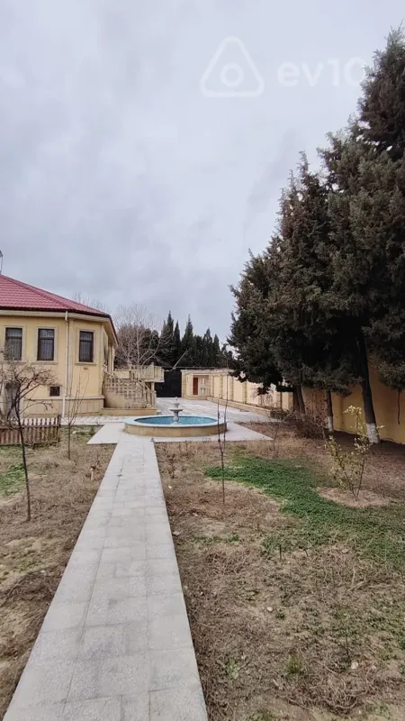 Satılır 5 otaqlı həyət evi 180 m²