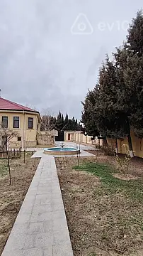Satılır 5 otaqlı həyət evi 180 m²