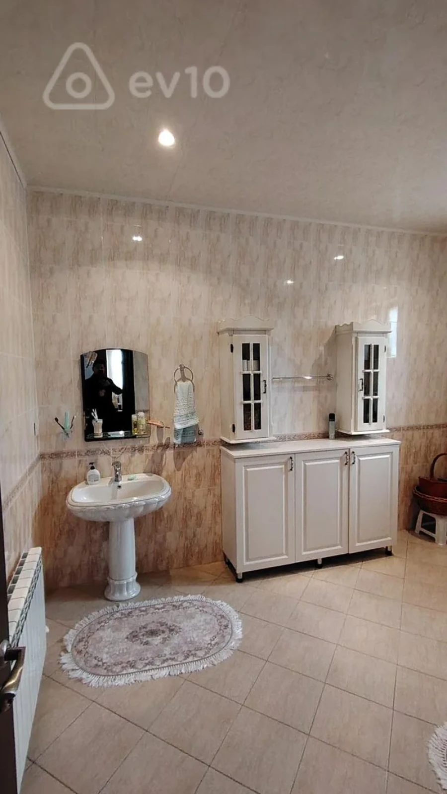 Satılır 5 otaqlı həyət evi 180 m²