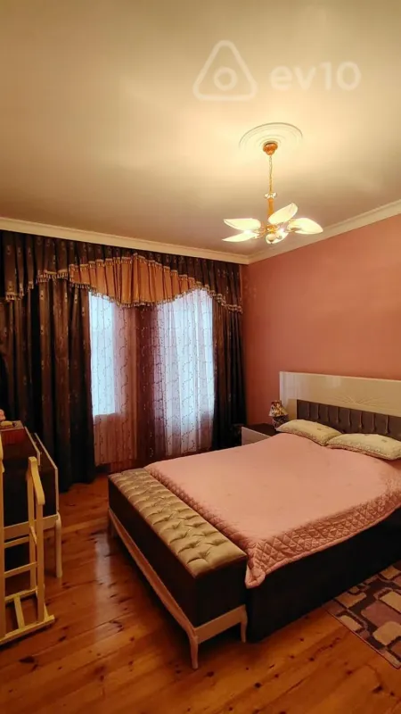 Satılır 5 otaqlı həyət evi 180 m²