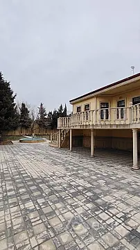 Satılır 5 otaqlı həyət evi 180 m²
