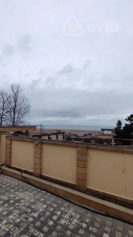 Satılır 5 otaqlı həyət evi 180 m²