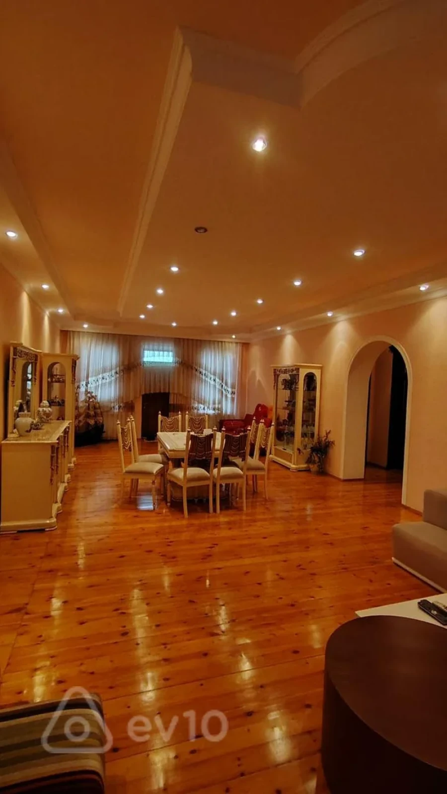 Satılır 5 otaqlı həyət evi 180 m²