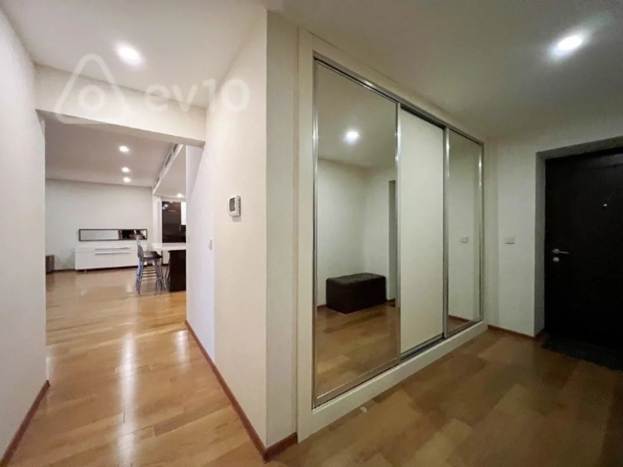 Kirayə verilir 4 otaqlı yeni tikili 220 m²