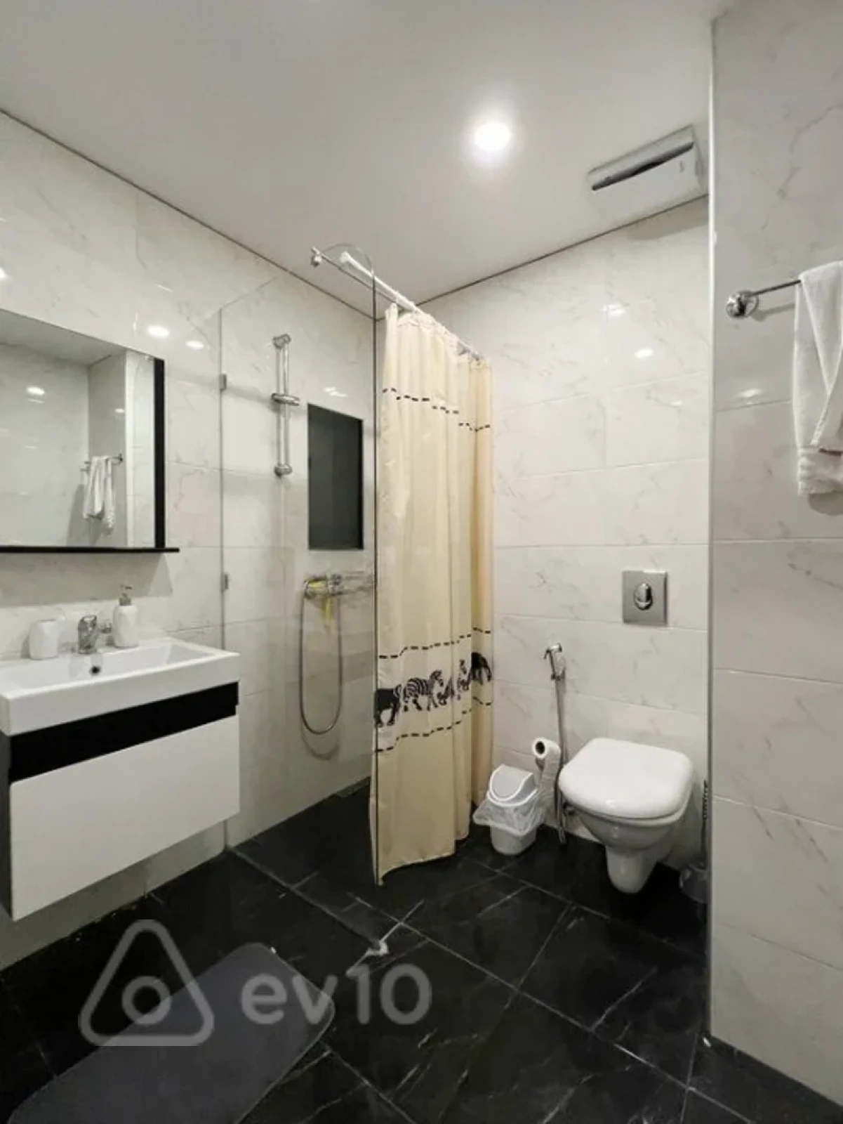 Kirayə verilir 4 otaqlı yeni tikili 220 m²