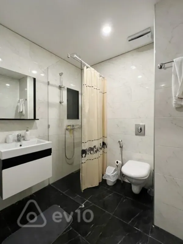 Kirayə verilir 4 otaqlı yeni tikili 220 m²