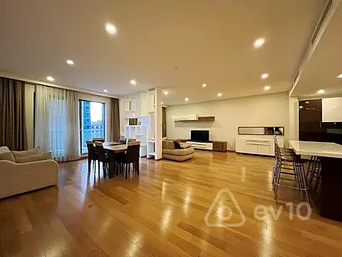 Kirayə verilir 4 otaqlı yeni tikili 220 m²