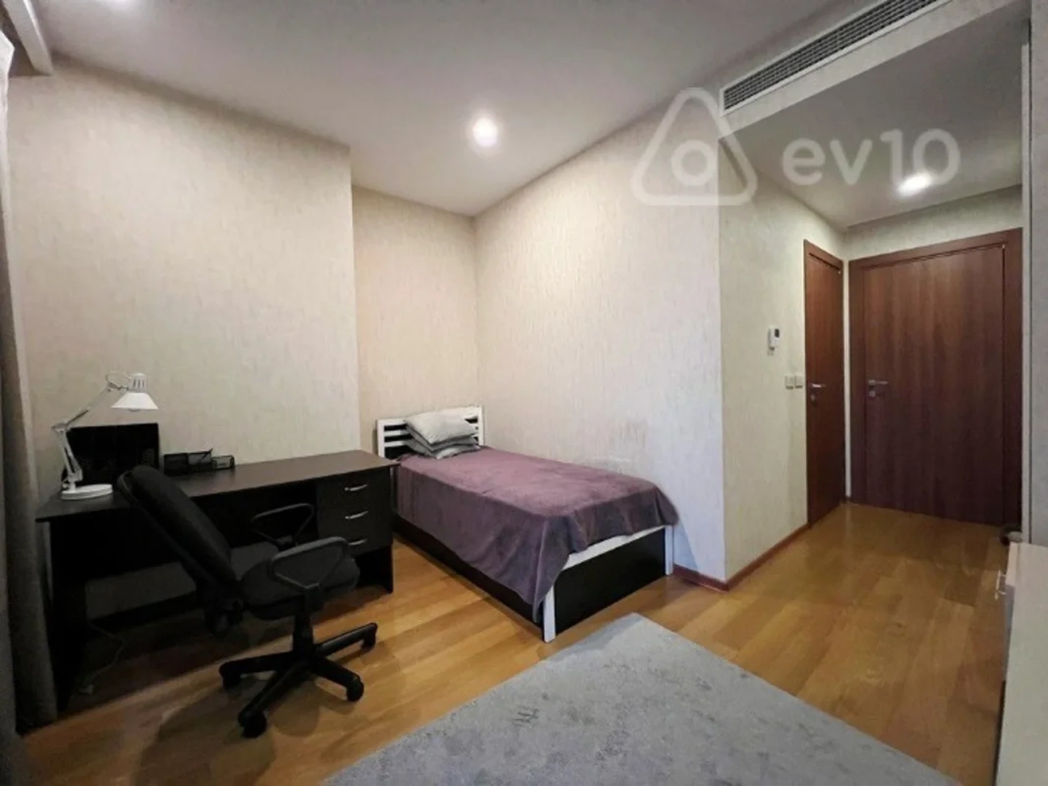 Kirayə verilir 4 otaqlı yeni tikili 220 m²