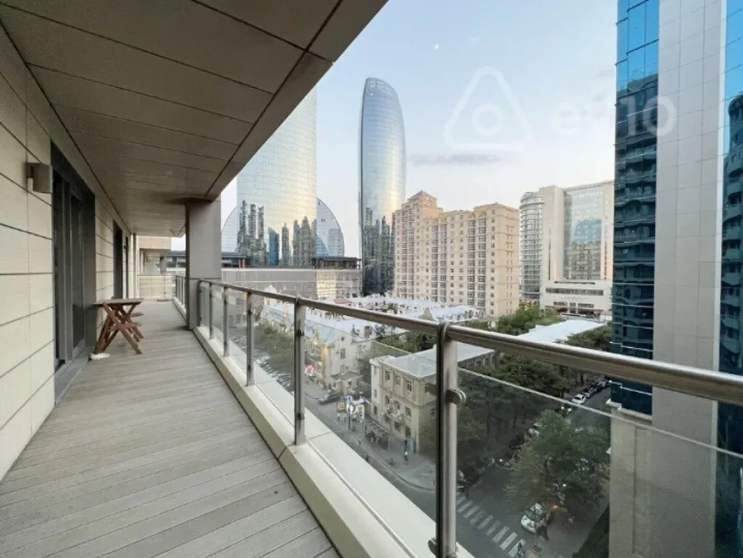 Kirayə verilir 4 otaqlı yeni tikili 220 m²