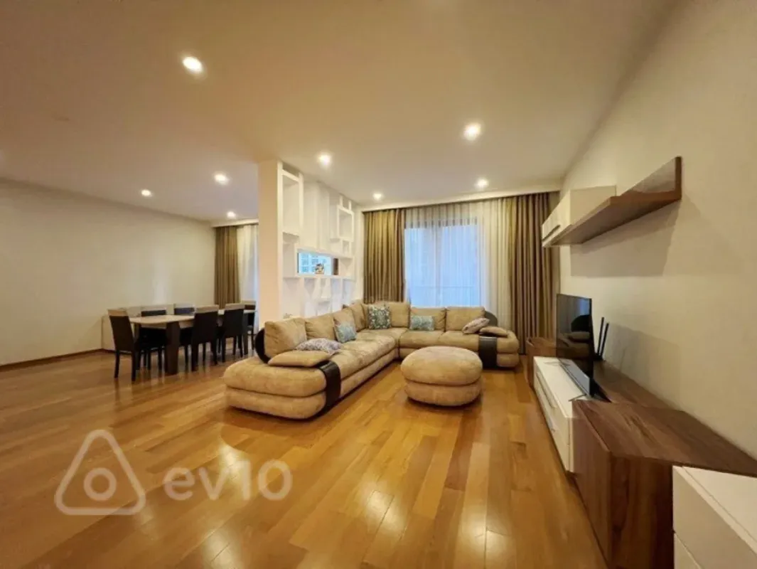 Kirayə verilir 4 otaqlı yeni tikili 220 m²