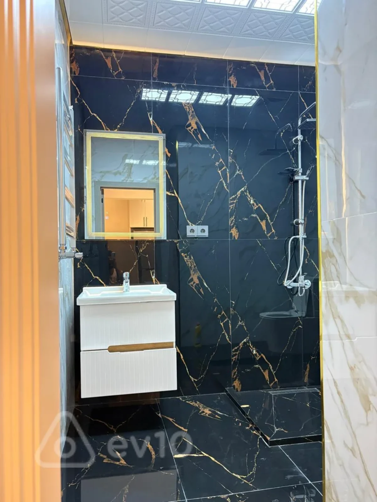 Kirayə verilir 2 otaqlı yeni tikili 70 m²