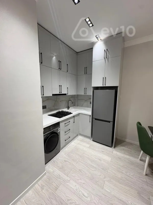 Kirayə verilir 2 otaqlı yeni tikili 70 m²