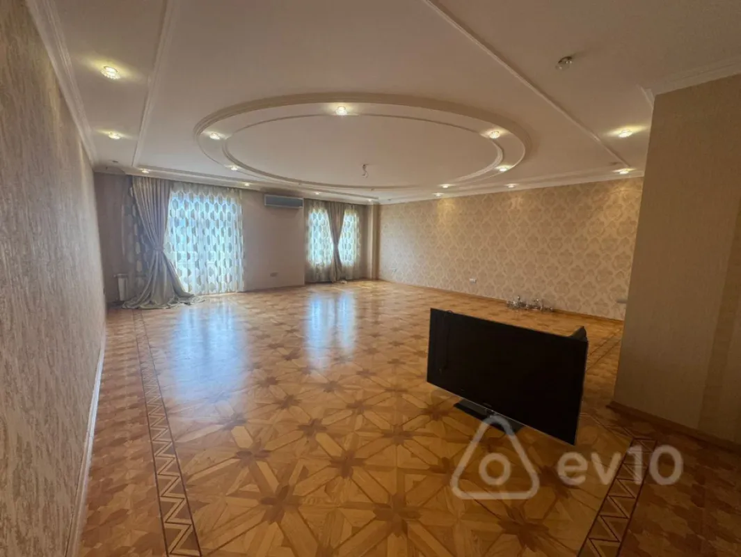 Satılır 3 otaqlı yeni tikili 171 m²