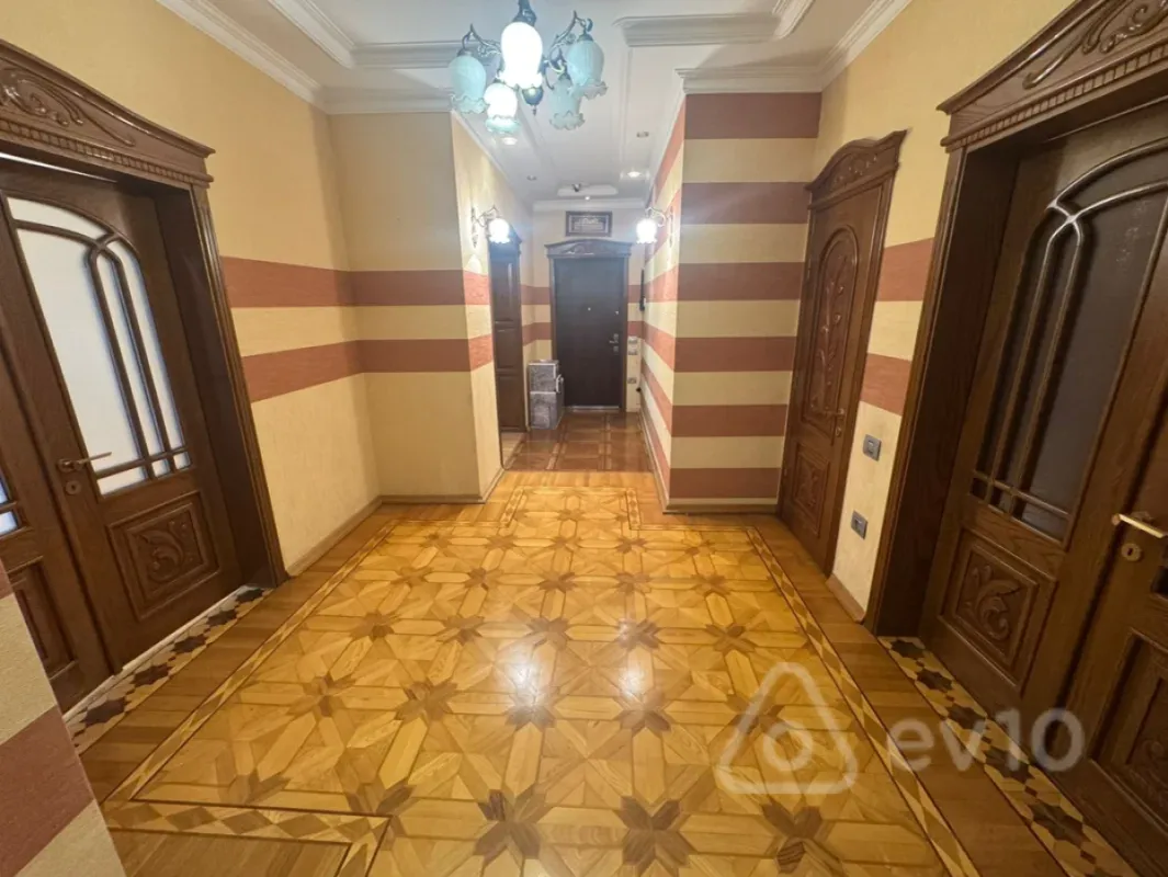 Satılır 3 otaqlı yeni tikili 171 m²