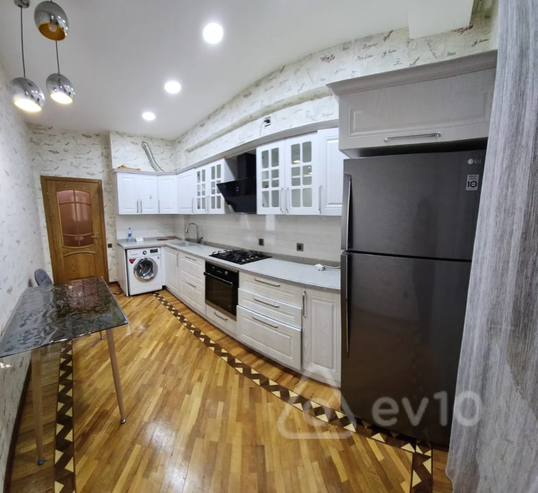 Kirayə verilir 2 otaqlı yeni tikili 95 m²