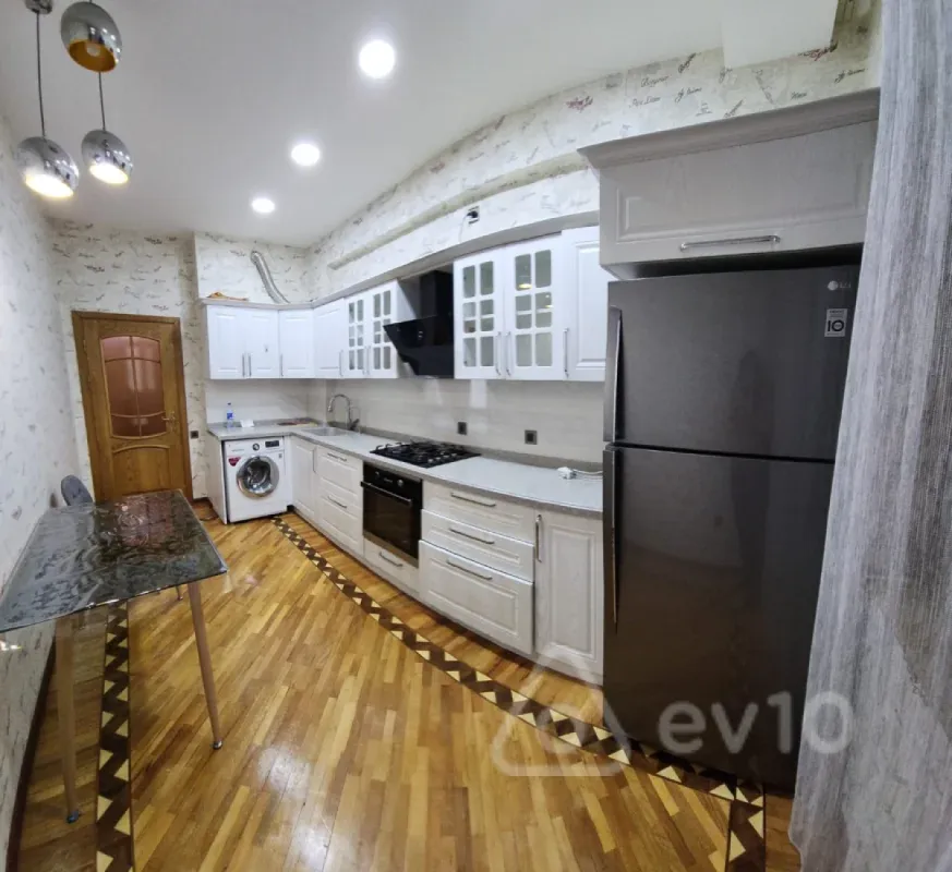 Kirayə verilir 2 otaqlı yeni tikili 95 m²