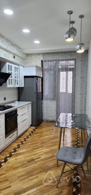 Kirayə verilir 2 otaqlı yeni tikili 95 m²