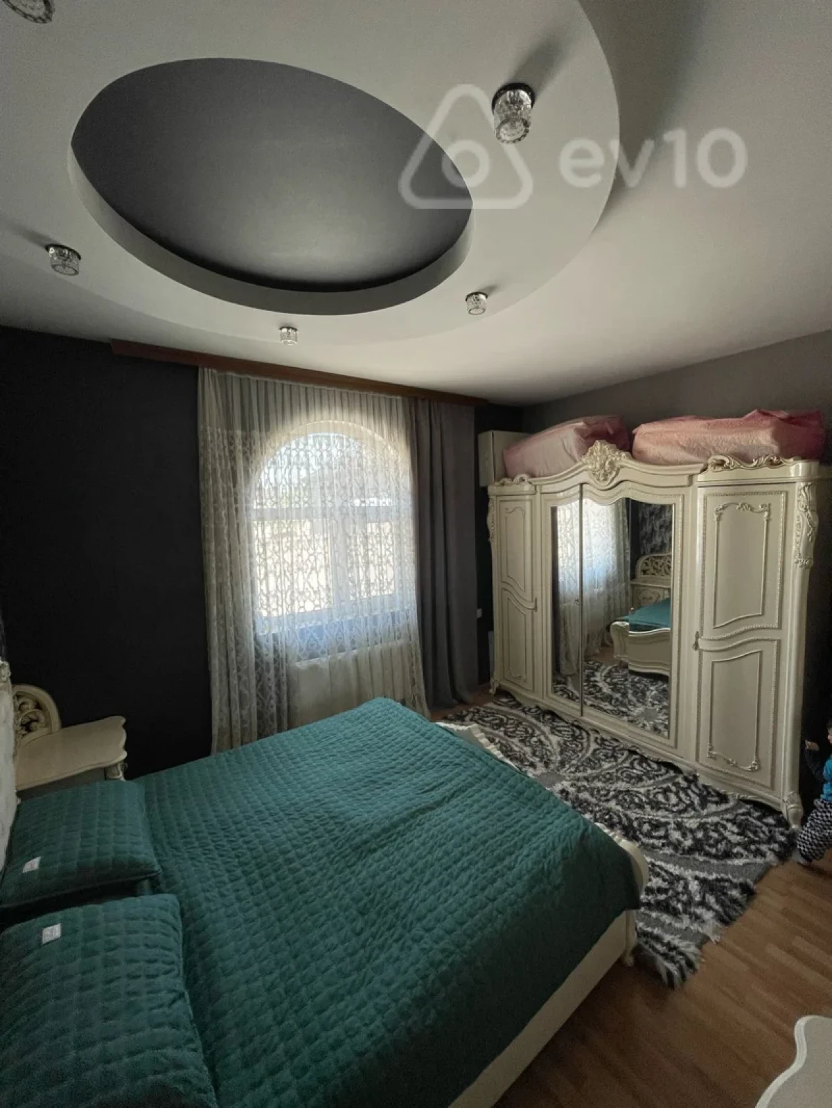 Satılır 6 otaqlı həyət evi 240 m²