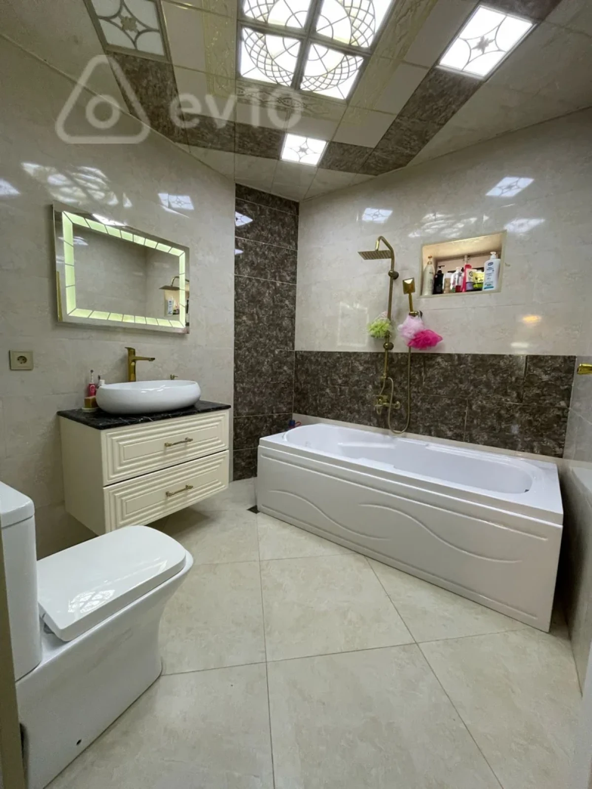 Satılır 6 otaqlı həyət evi 240 m²