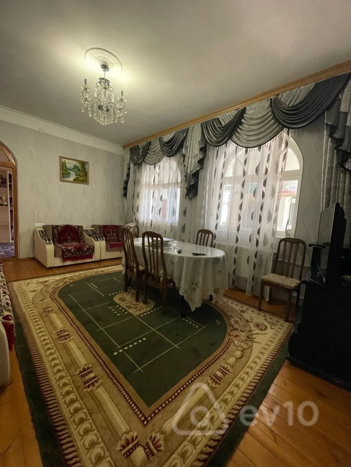 Satılır 6 otaqlı həyət evi 240 m²