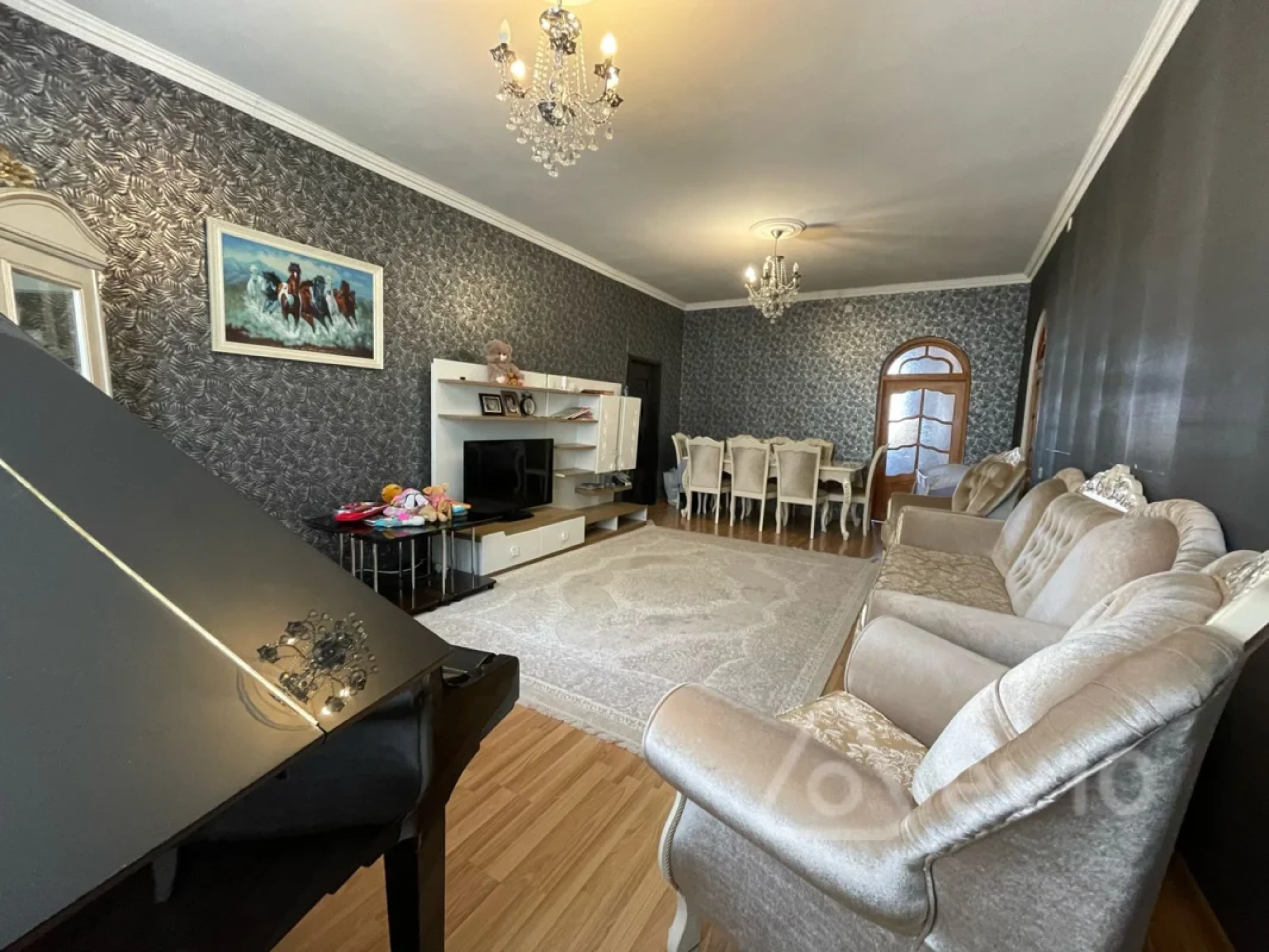 Satılır 6 otaqlı həyət evi 240 m²