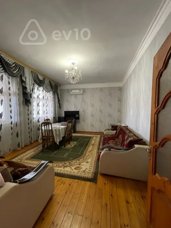 Satılır 6 otaqlı həyət evi 240 m²