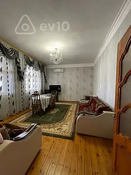 Satılır 6 otaqlı həyət evi 240 m²
